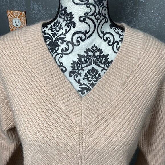 H&M baby pink soft v-neck tunic length long sleeve sweater. Size XS - Picture 2 of 9